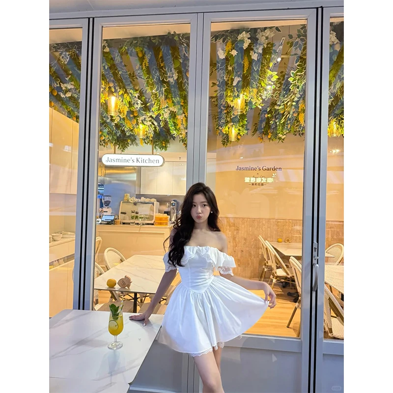 2025新款蕾丝荷叶边一字肩白色连衣裙子女夏季法式初恋风收腰短裙