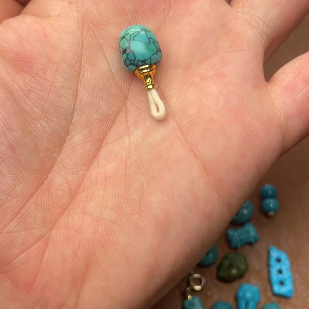 乐***桃绿松石未镶嵌颈饰