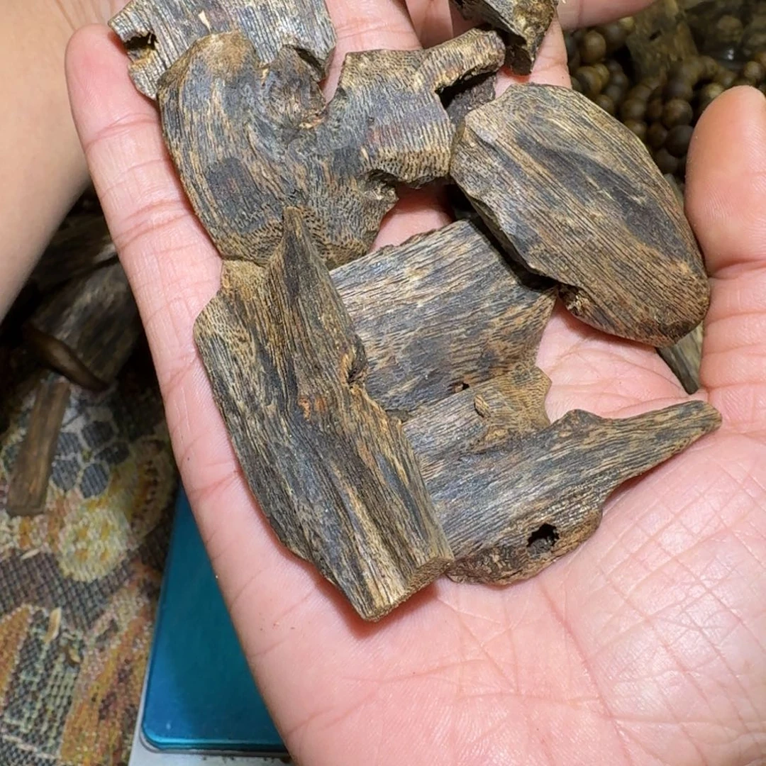 沉香沉香枕众**合紫棋老料沉水41克料子