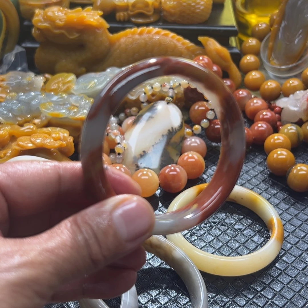 石英质玉未镶嵌颈饰