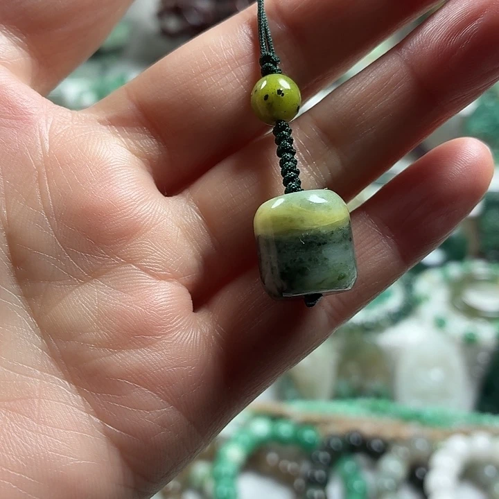 独山玉未镶嵌吊坠