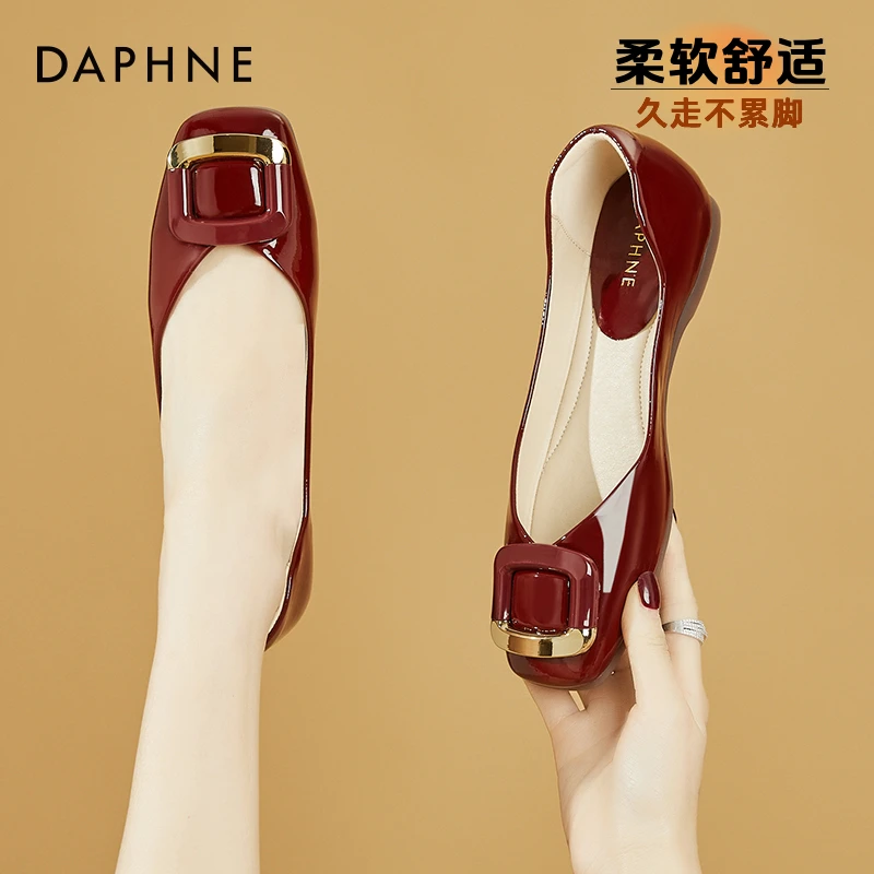 达芙妮方头单鞋女2025新款平底小皮鞋红色闰月妈妈鞋软底瓢鞋船鞋