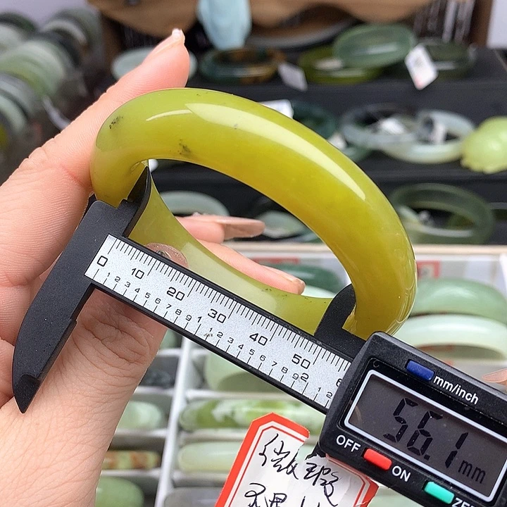 蛇纹石玉手镯未镶嵌547