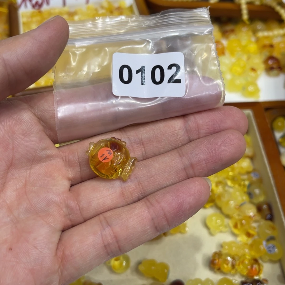 琥珀珠宝奇石未镶嵌