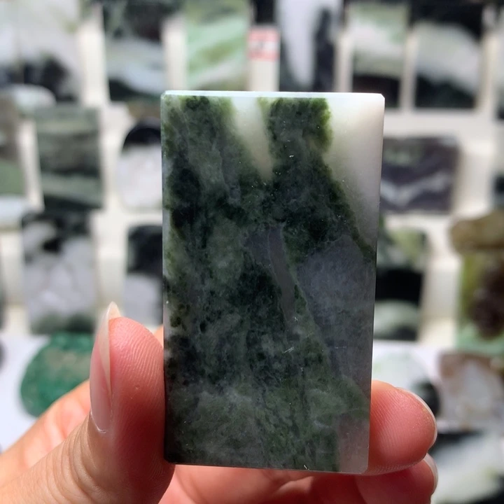 *****独山玉未镶嵌颈饰