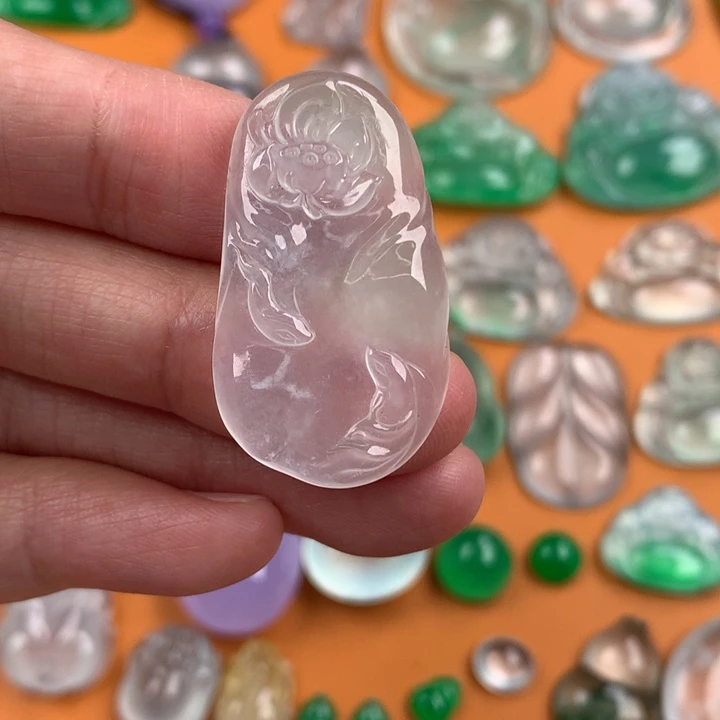 翡翠挂件未镶嵌….