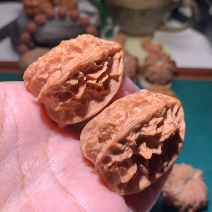 文玩核桃把件龙骨有黄不面试