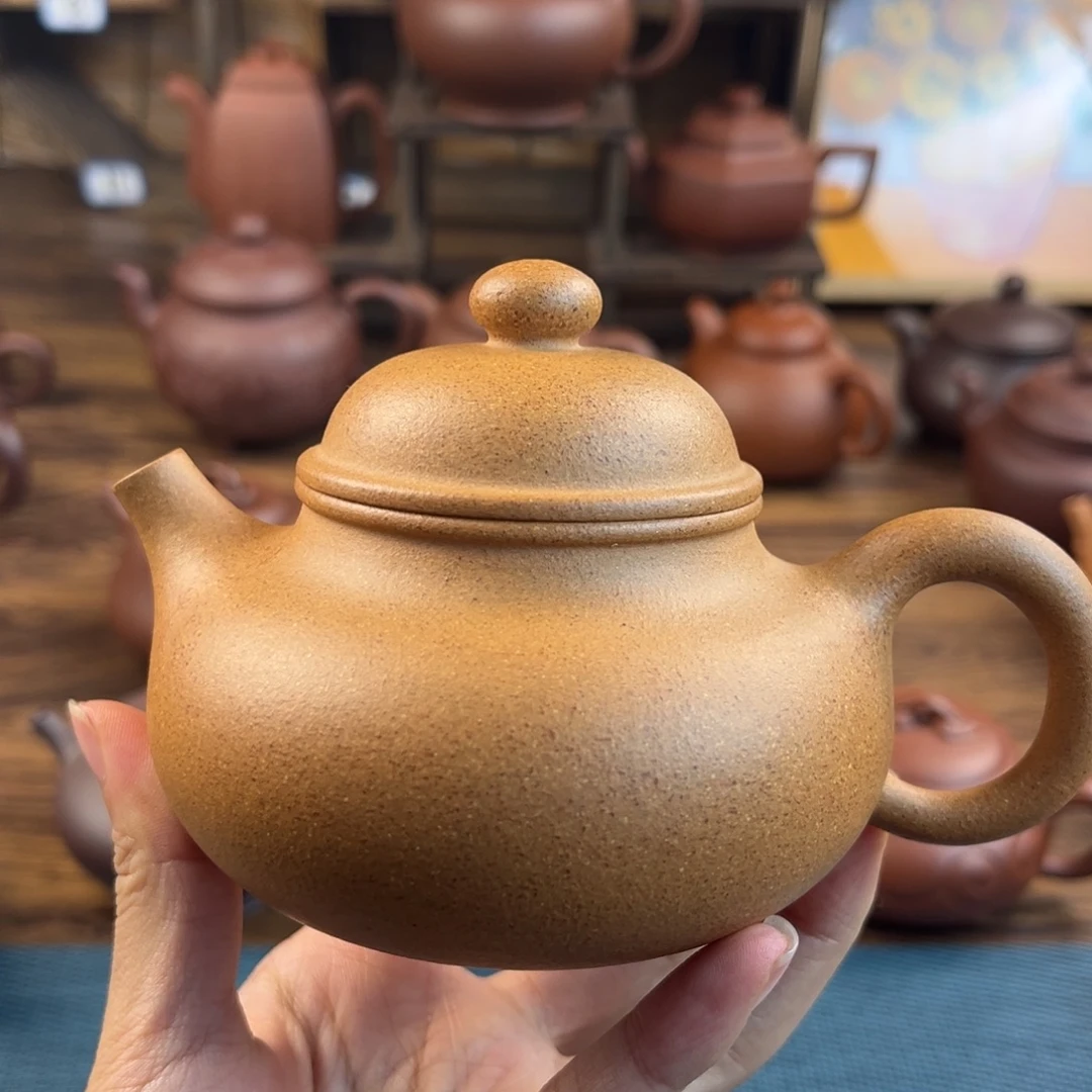 紫砂茶壶手工制作工艺精湛