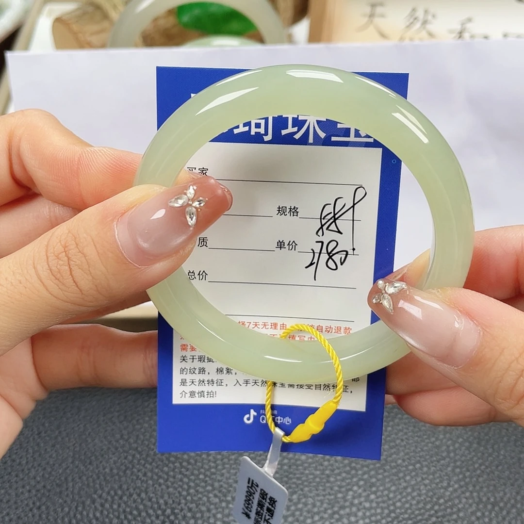 和田玉未镶嵌手镯