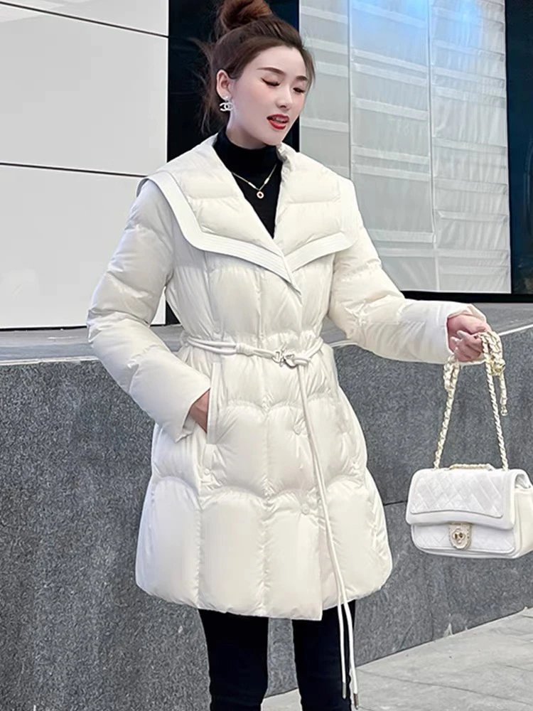 037白色羽绒服