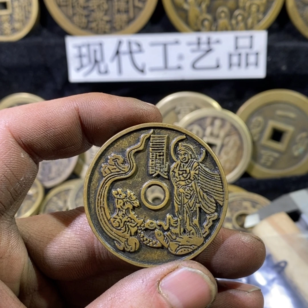 三***店铜翻砂铸造现代工艺品