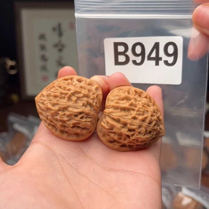文玩核桃吊坠周*8金牛37