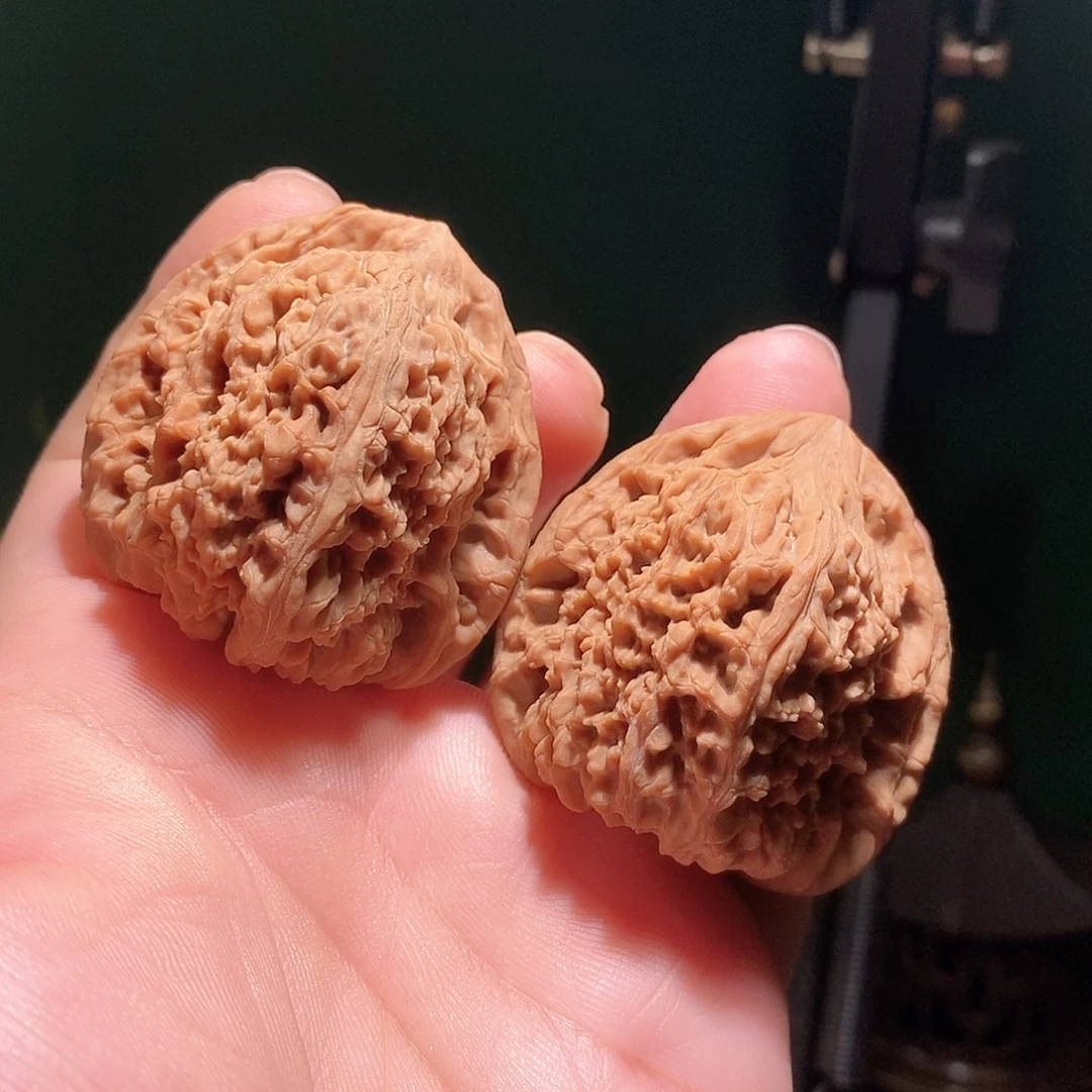 文玩核桃把件43三角南疆石全品