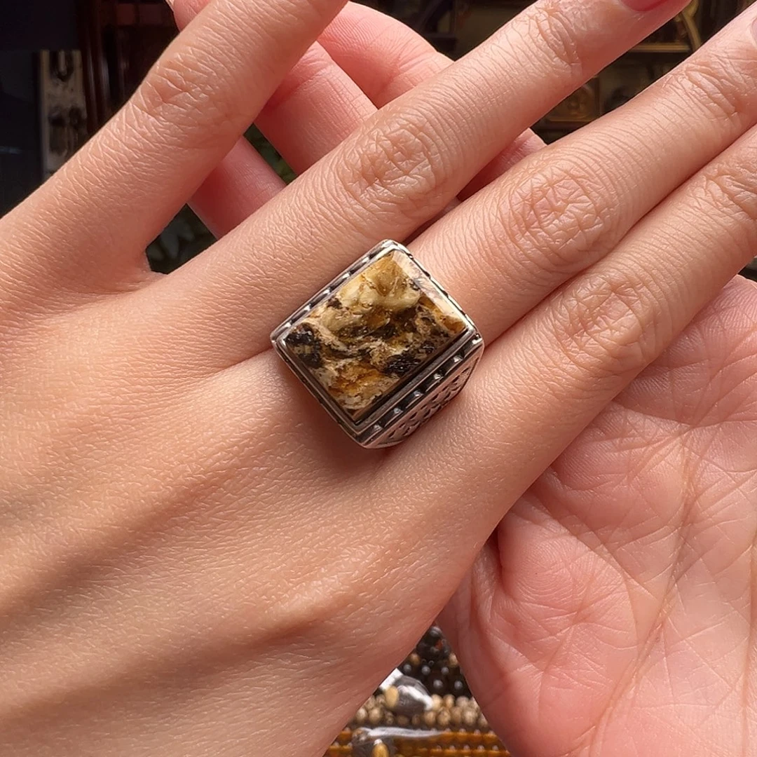 槑***思琥珀未镶嵌裸石抚顺琥珀30283