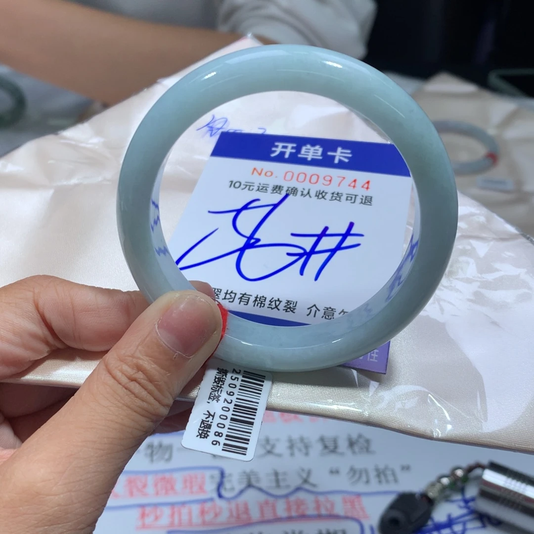 翡翠未镶嵌手镯vc