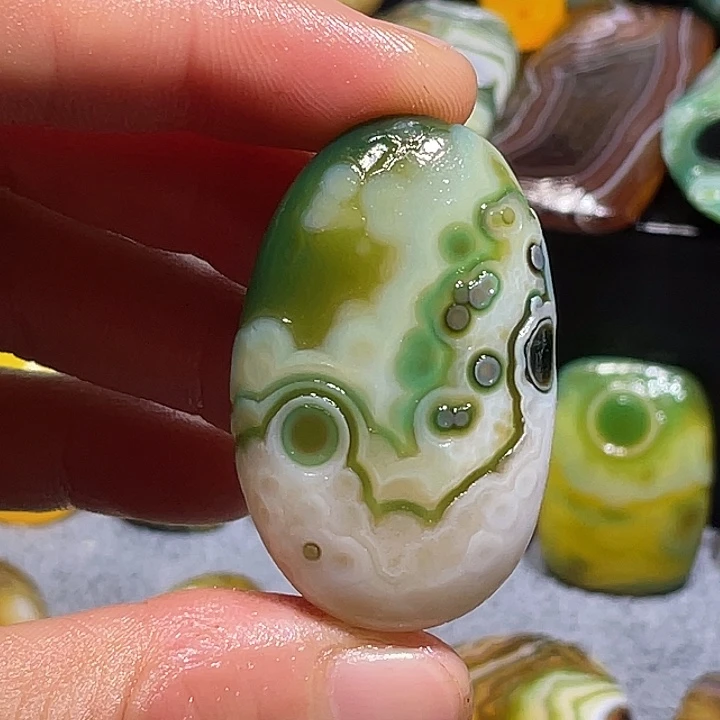 玛瑙/玉髓未镶嵌珠宝奇石