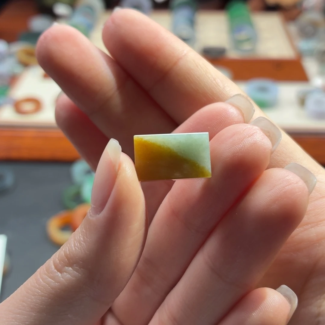 颈饰未镶嵌翡翠特色双色 扁方柱