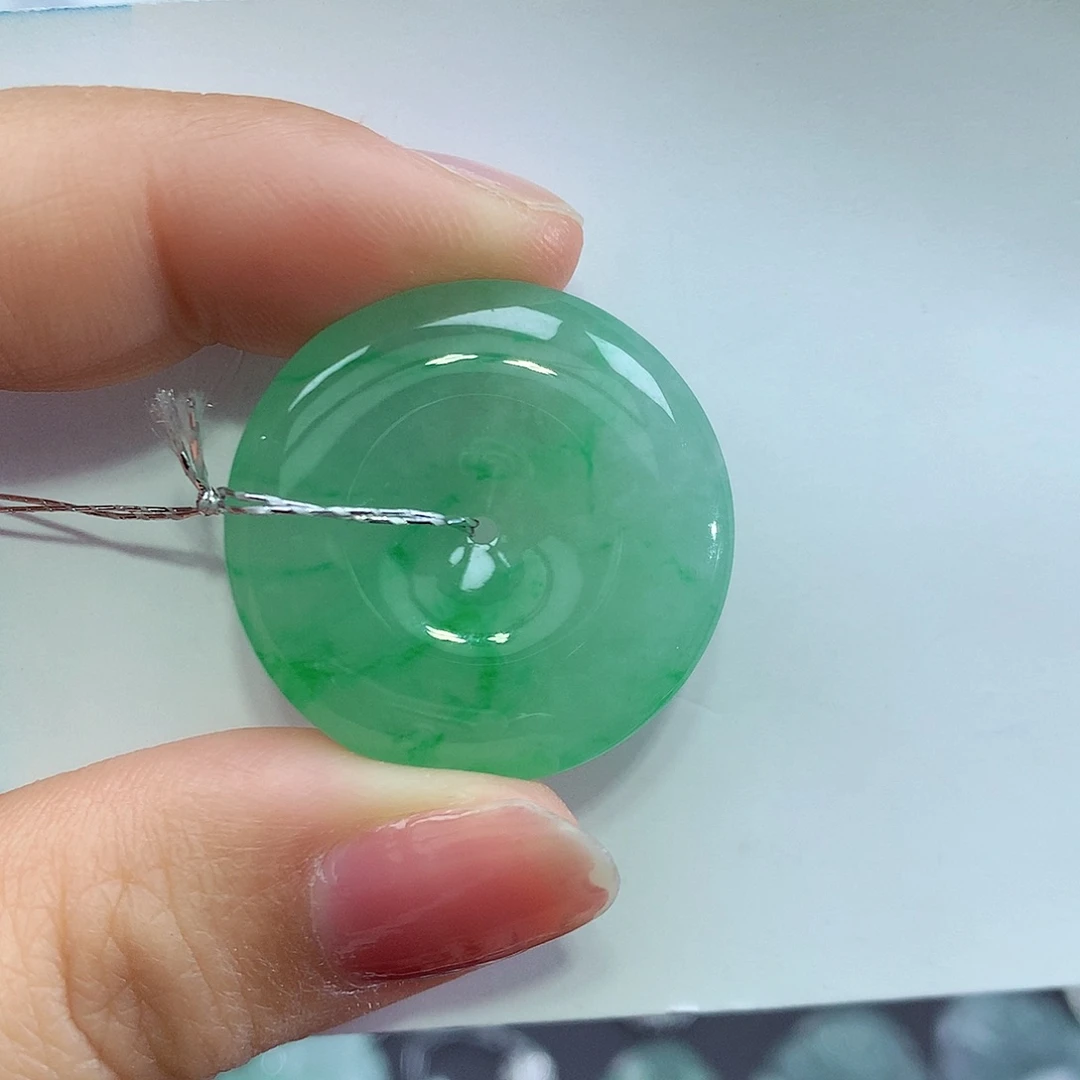 翡翠未镶嵌颈饰平安扣
