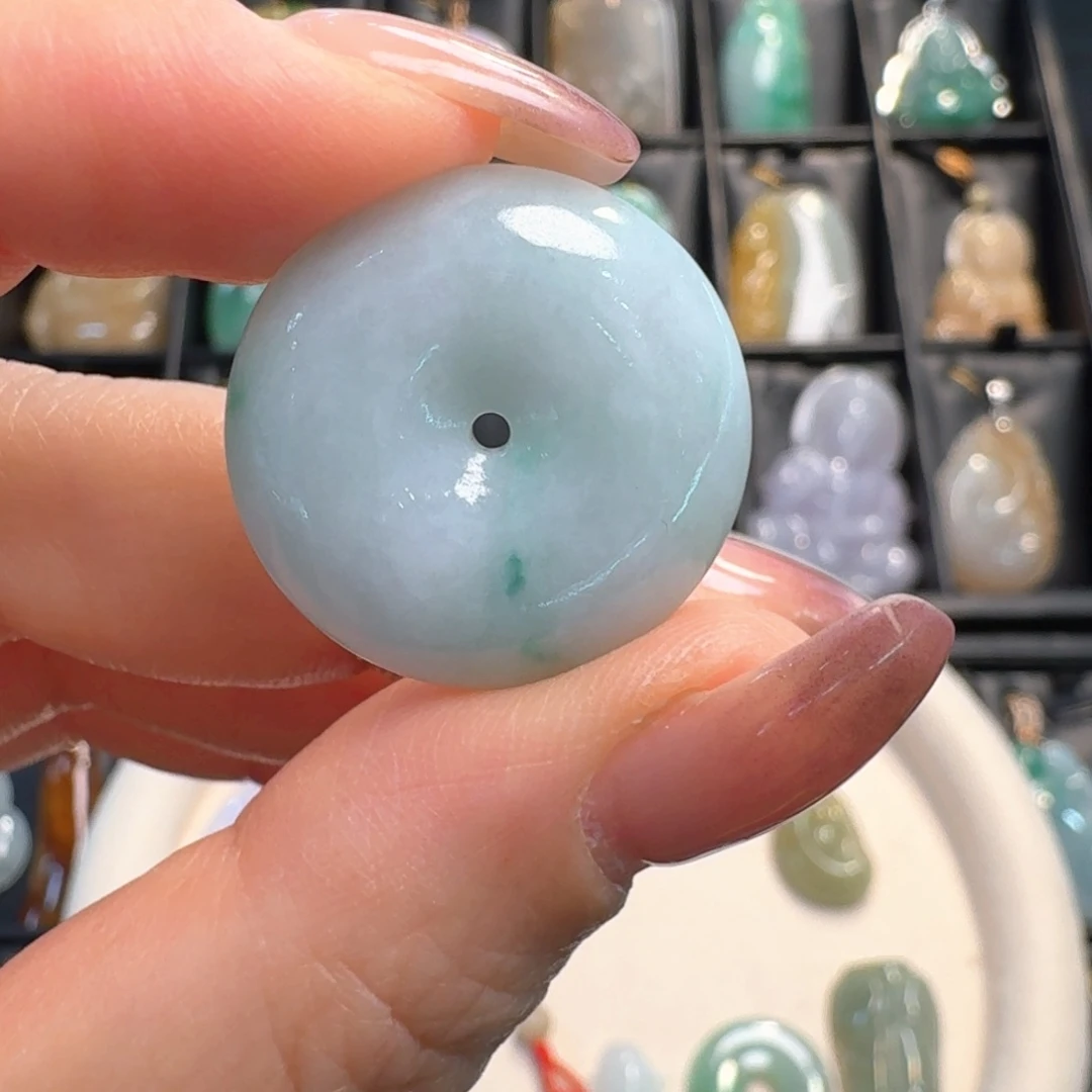 翡翠未镶嵌颈饰平安扣