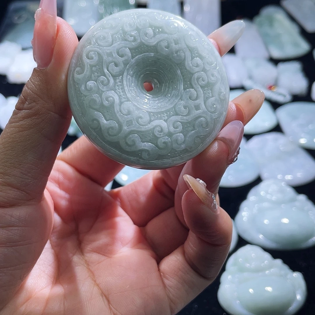 翡翠未镶嵌颈饰平安扣