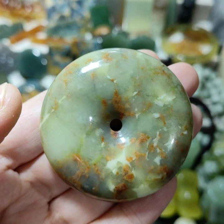 岫玉未镶嵌挂坠款式