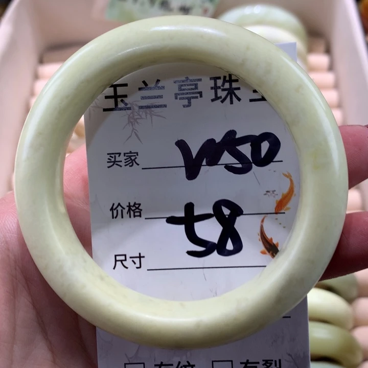 蛇纹石玉手镯未镶嵌