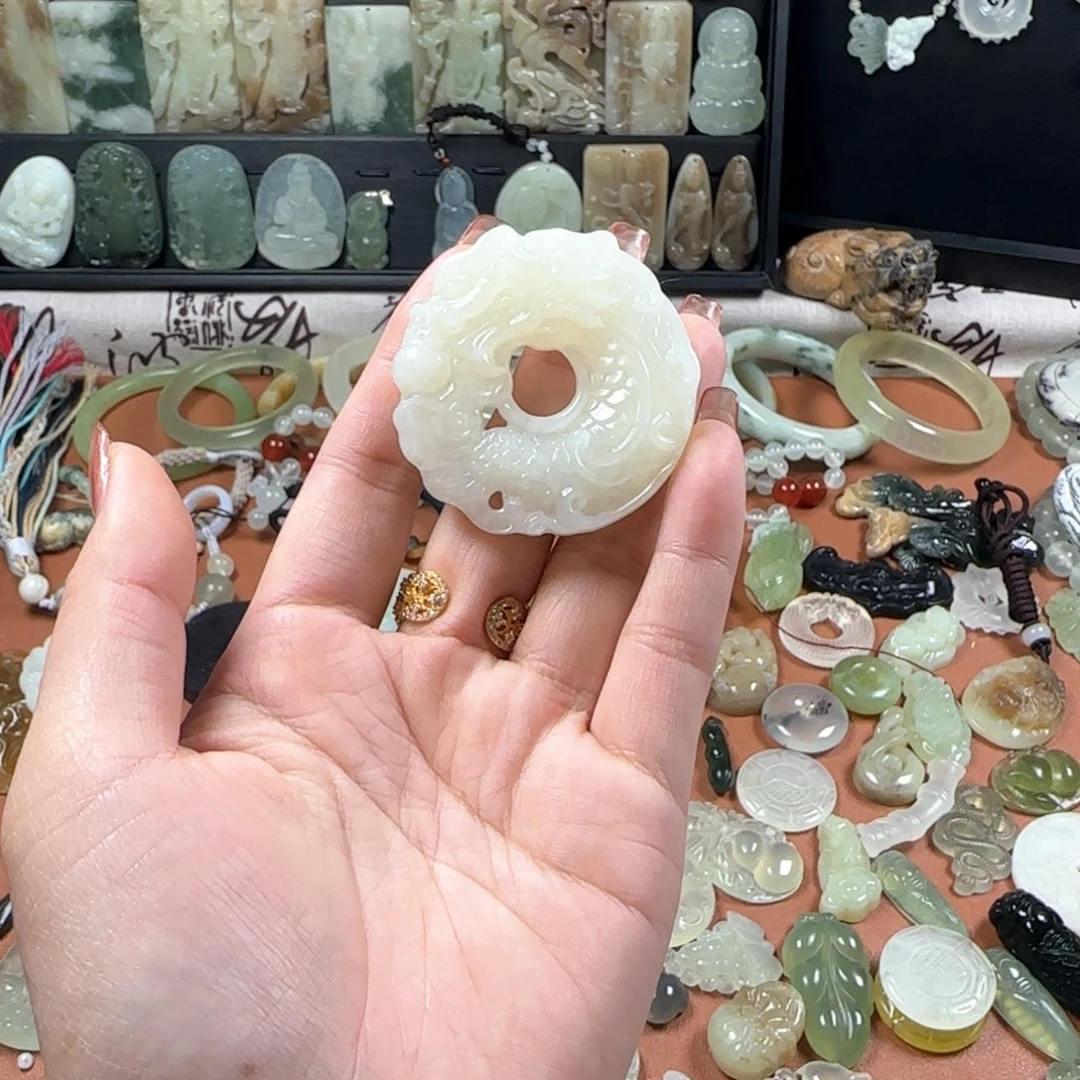 蛇纹石玉颈饰未镶嵌L*龙扣