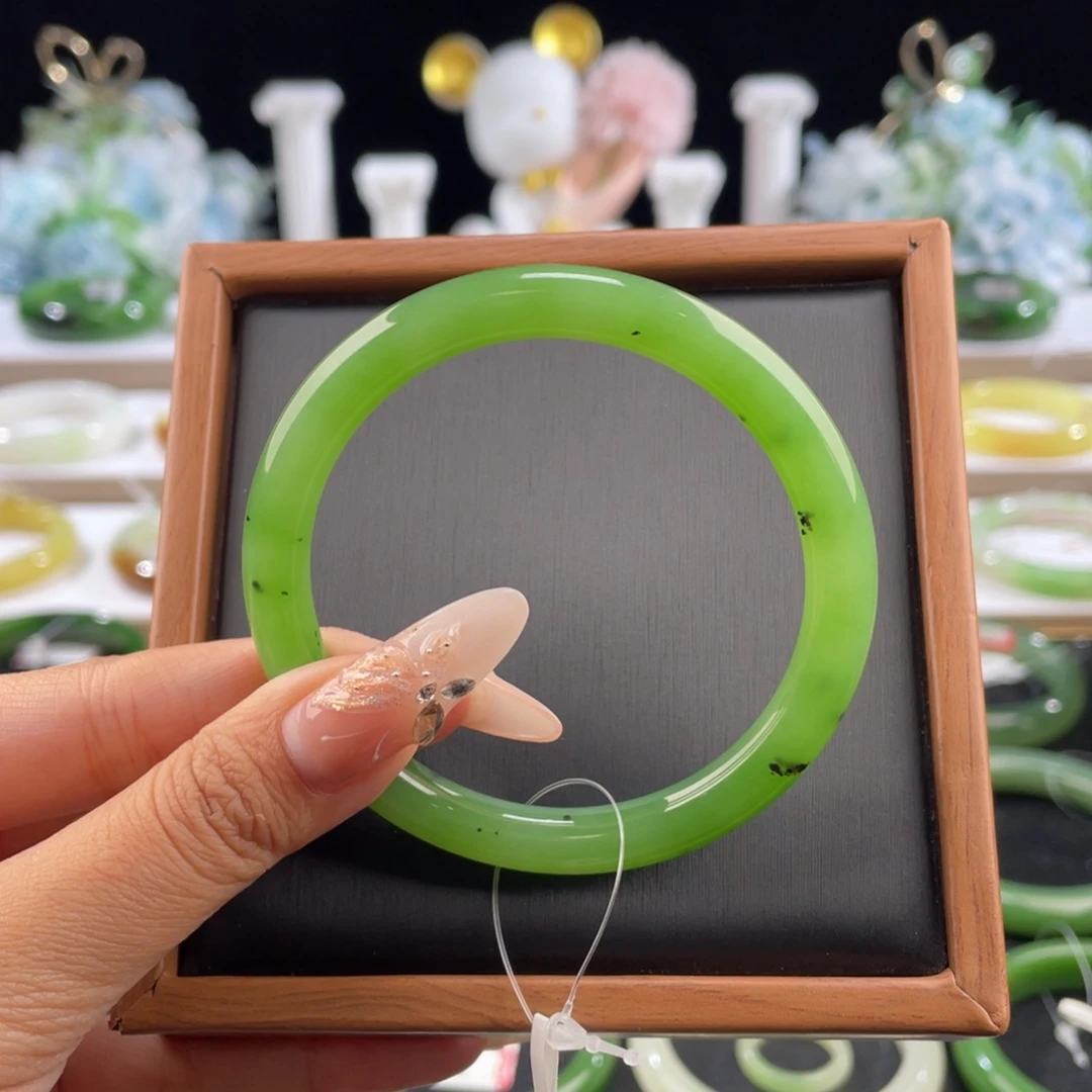 和田玉未镶嵌手镯乌兰乌德高色果绿5556mm