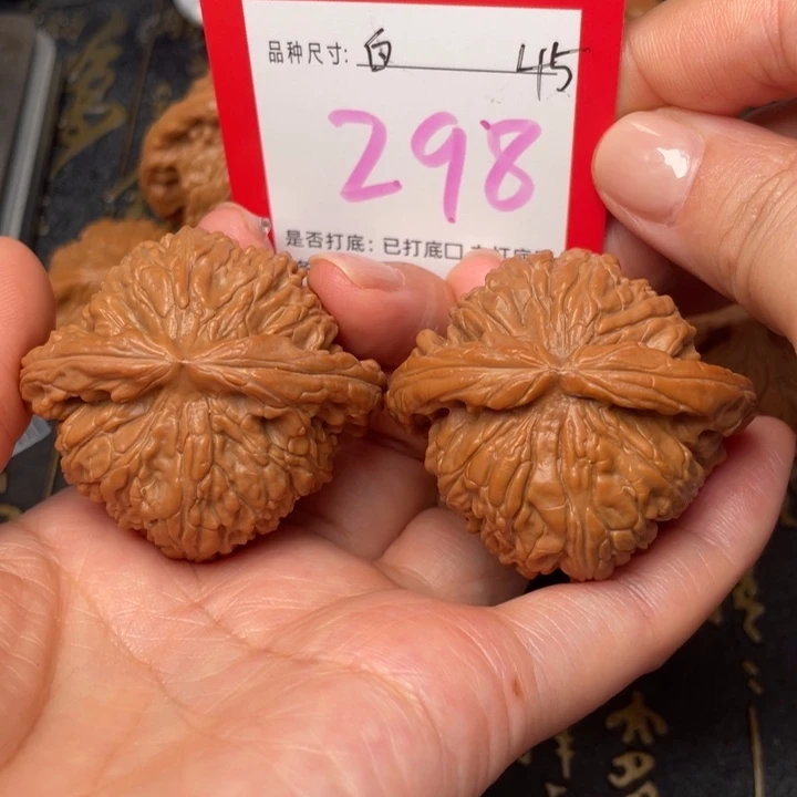 吊坠桃核文玩了吗