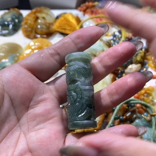蛇纹石玉未镶嵌颈饰