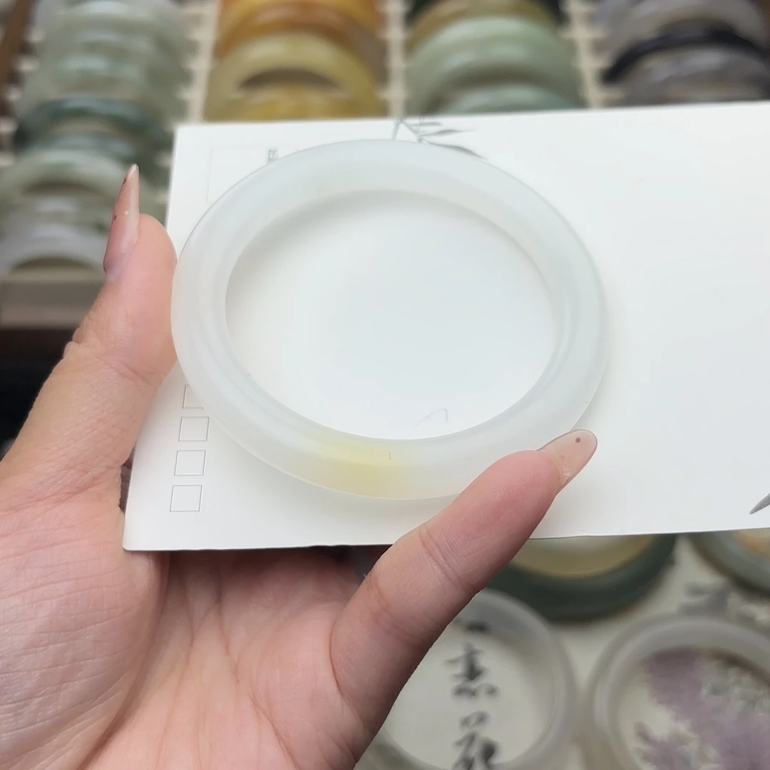 石英质玉（天山翠）未镶嵌手镯