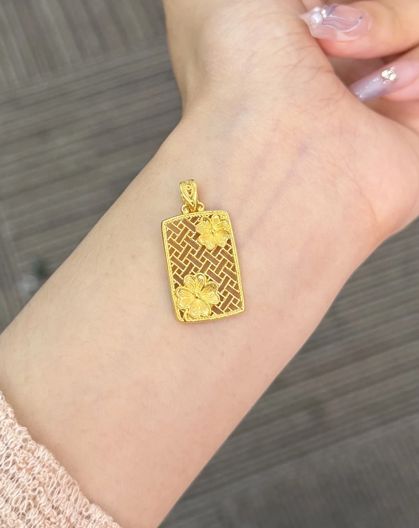 足金999 古法花花无事牌吊坠