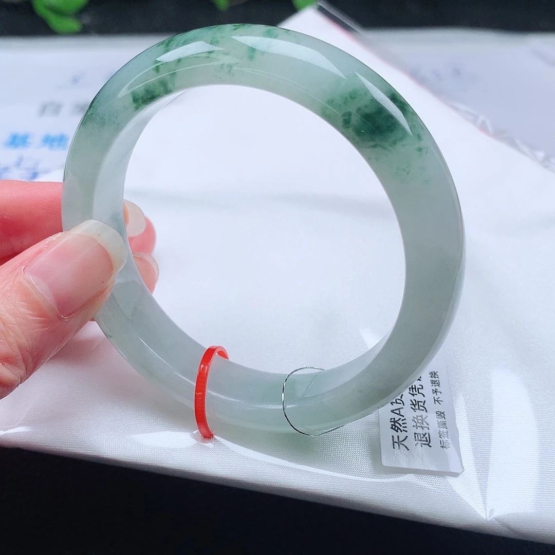 翡翠手镯未镶嵌56圈