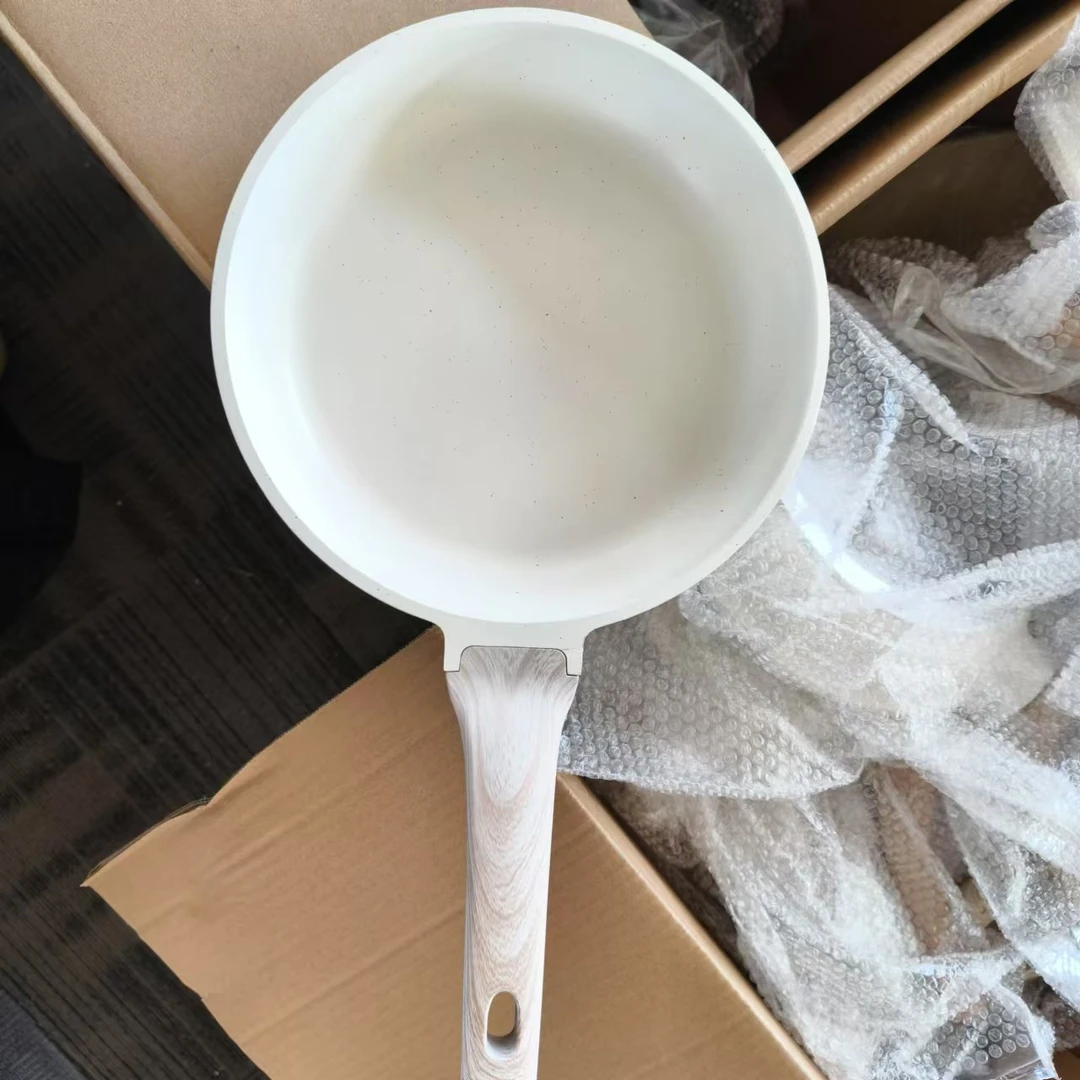 [AAA]平底不沾煎锅麦饭石家用不沾煎锅24cm（微瑕 介意勿拍）