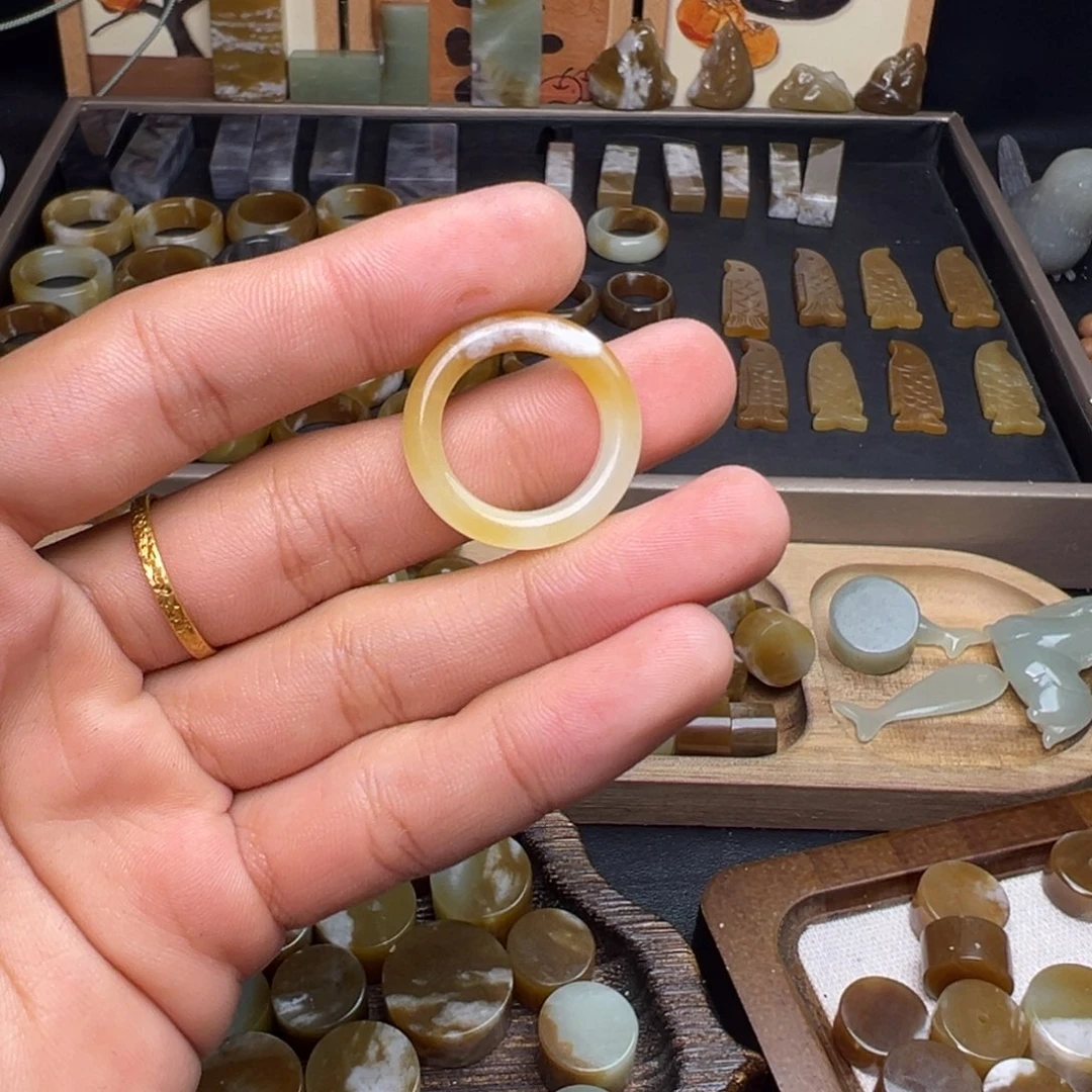 和田玉（糖玉）未镶嵌珠宝奇石戒指17.1