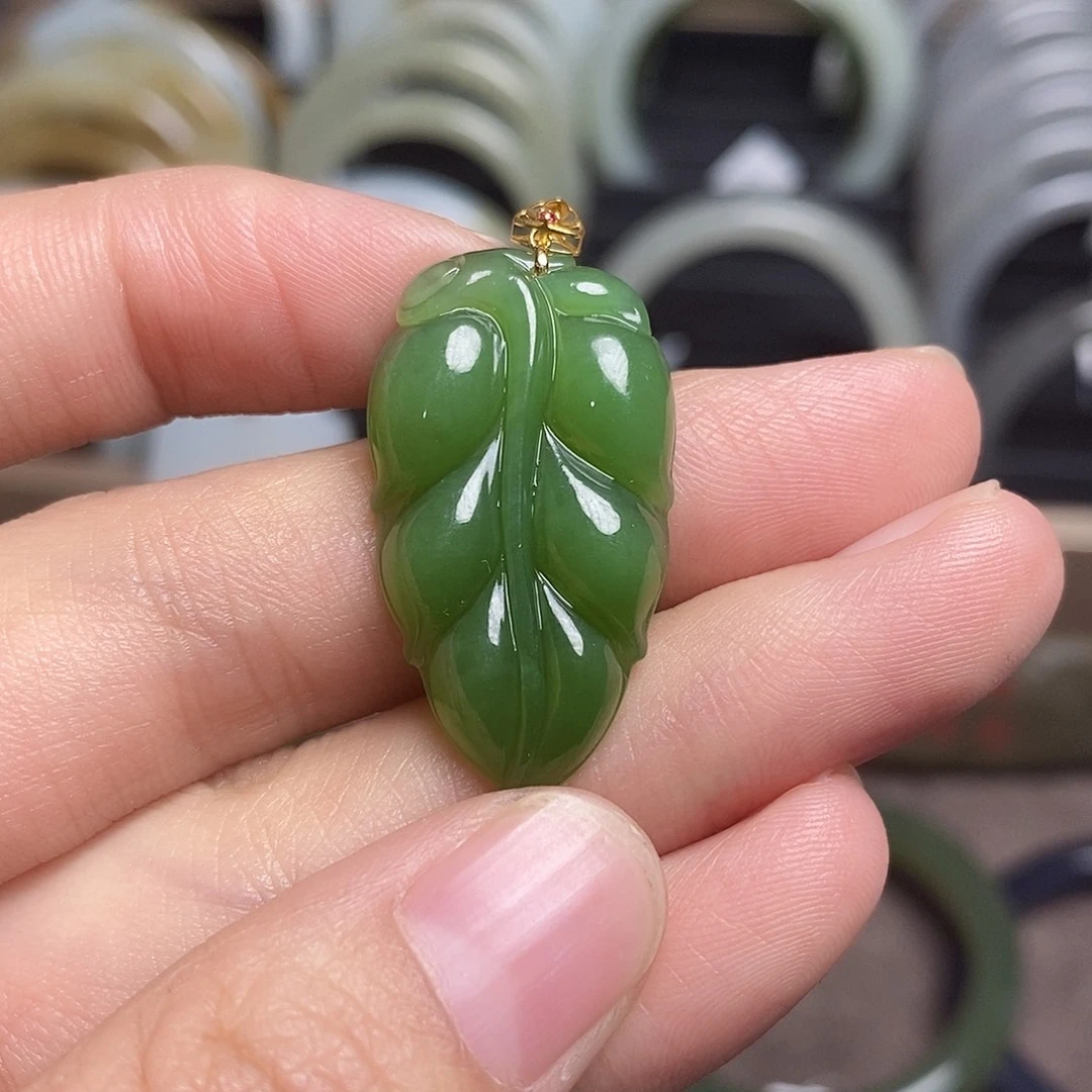 颈饰18K金镶嵌和田玉