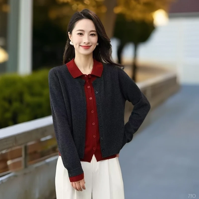 时尚翻领拼色设计感减龄针织衫女秋季新款假两件毛衣通勤外套上衣