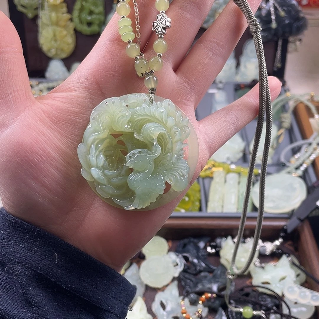 岫玉未镶嵌吊坠(赠链)