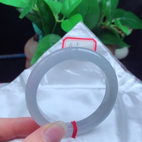 翡翠手镯未镶嵌      正圈50 白月光