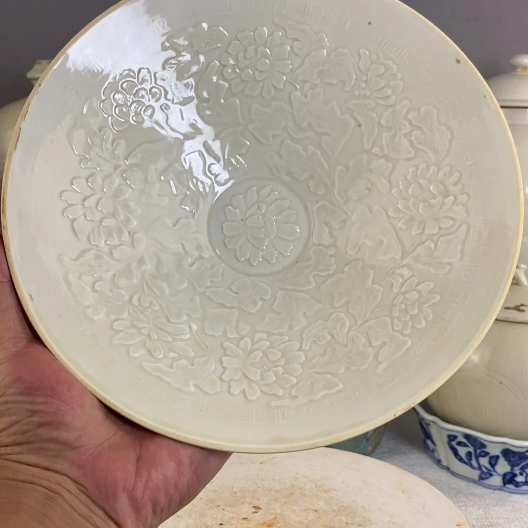 白色的斗笠大碗啊