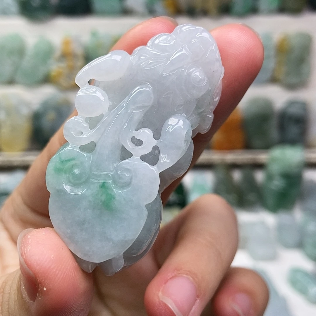 翡翠未镶嵌吊坠(赠链)