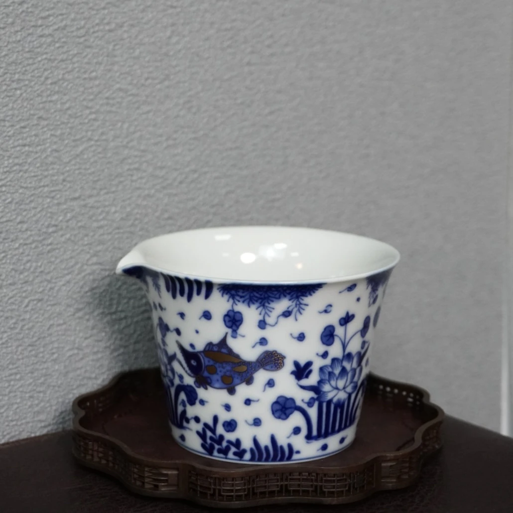 茶禾 青花描金鱼藻纹马蹄公道杯