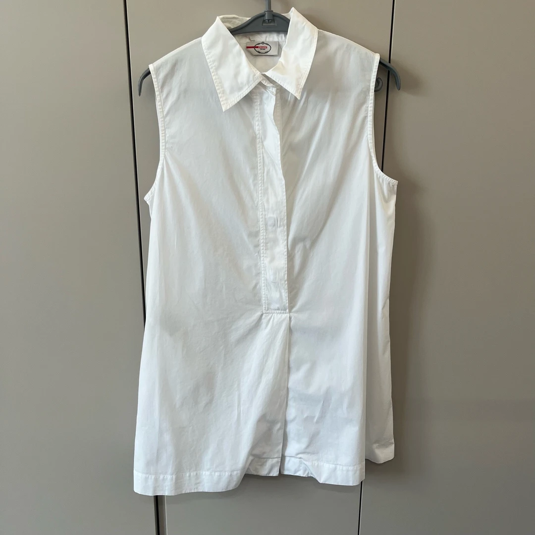 95新 Prada/普拉达 40码/prada普拉达无袖衬衣/99新
