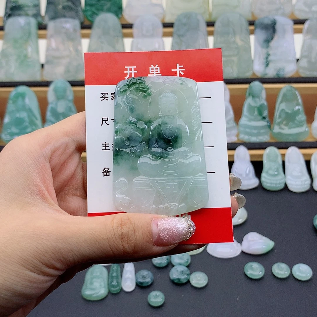 翡翠未镶嵌颈饰大日如来