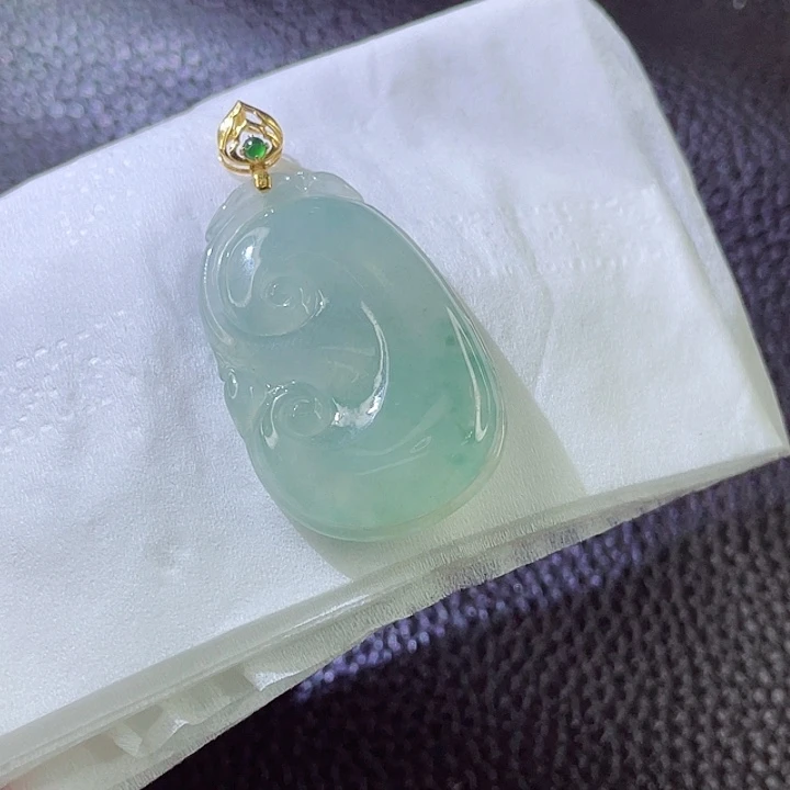 翡翠颈饰18K金镶嵌翡翠