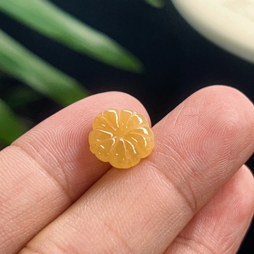 天然翡翠吊坠蛋面黄翡花朵卡10.4-3.3