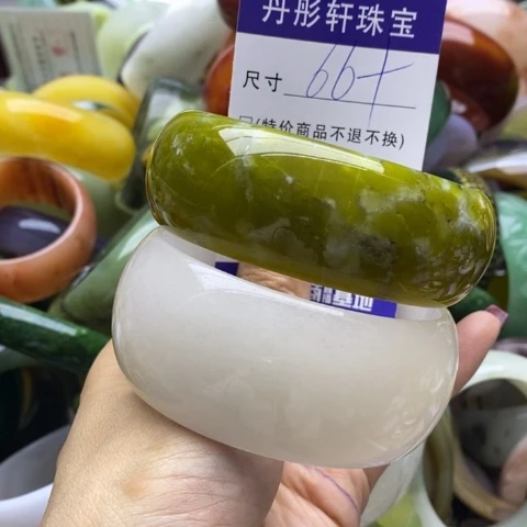 蛇纹石玉手镯未镶嵌