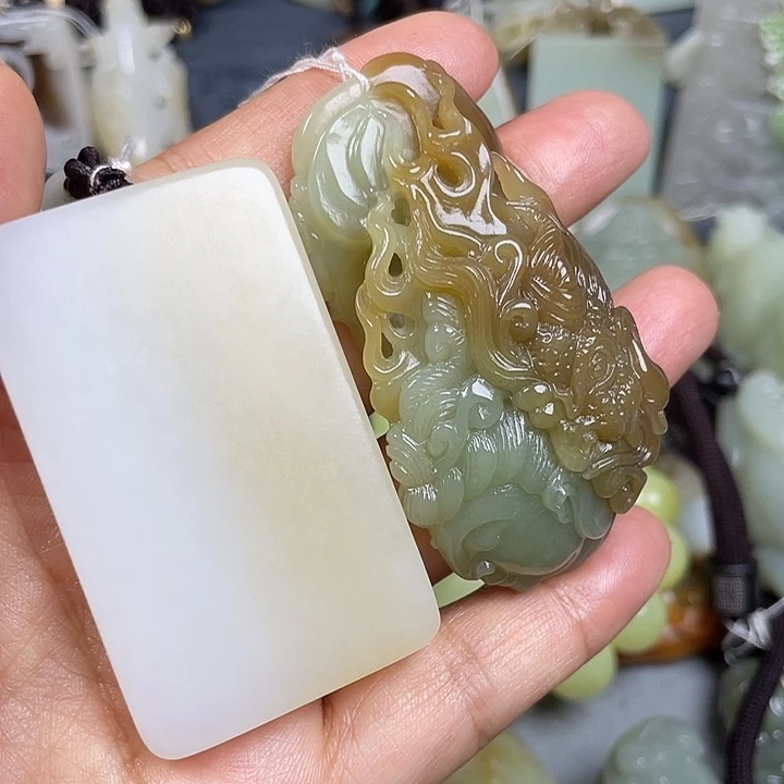 海***山颈饰未镶嵌和田玉