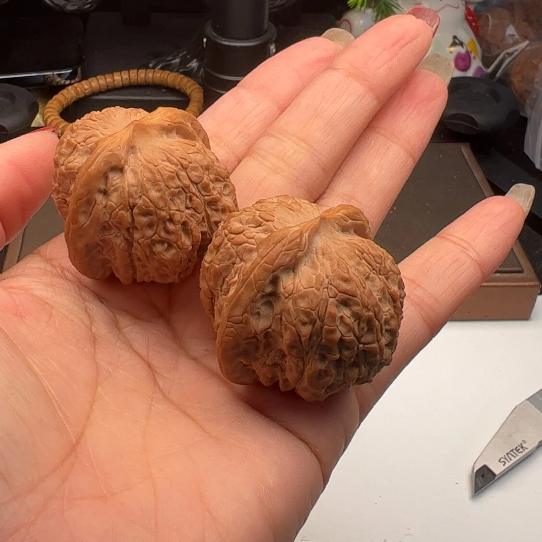 文玩核桃吊坠滢血麒麟38