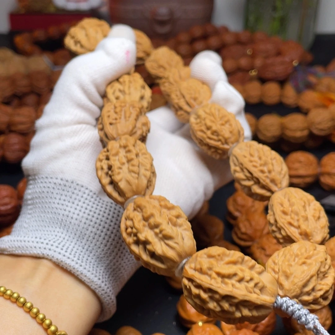 文玩核桃手串杜**。龙脊